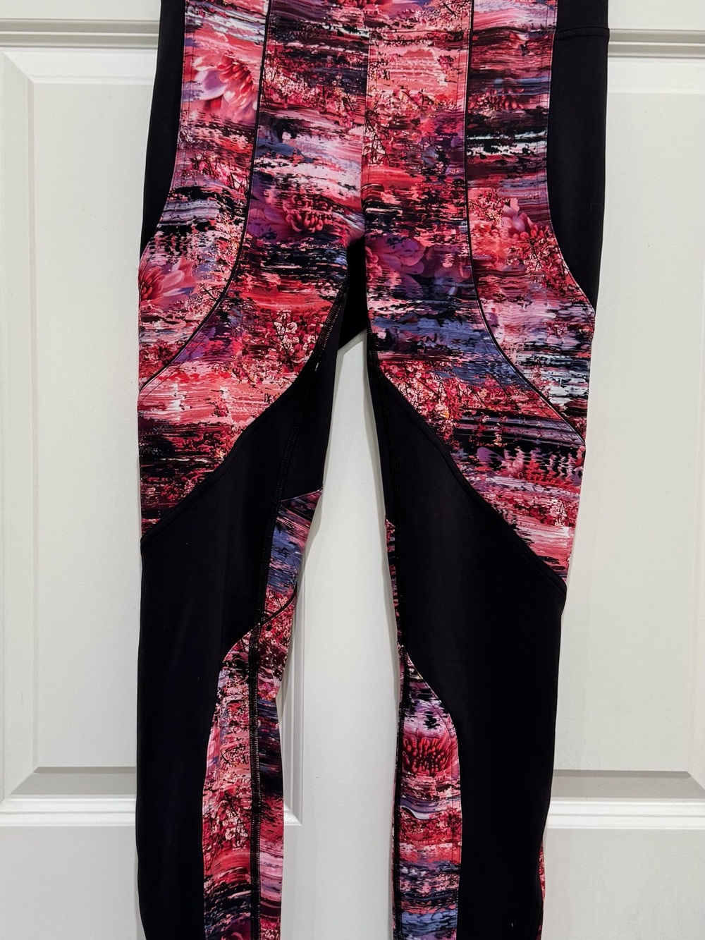 Lululemon Black Leggings Tights with Pink & Purple Abstract Panels size 6